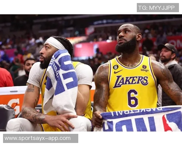 老詹与浓眉赛后同游游戏博主晒合影称赞詹姆斯为篮球之神 老詹与浓眉赛后同游游戏博主晒合影称赞詹姆斯为篮球之神